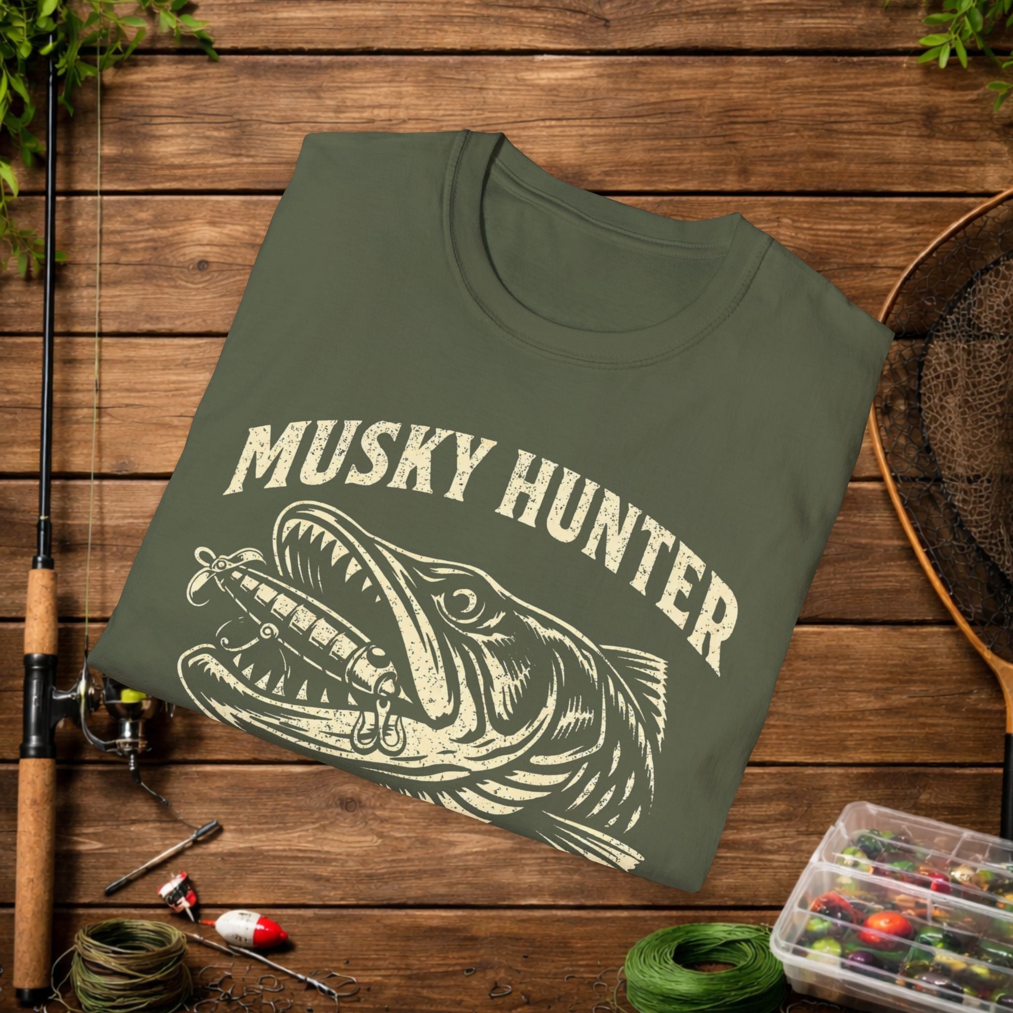 Musky Hunter Shirt – Muskellunge Fishing Tee – Esox Masquinongy – Vintage Fishing Apparel