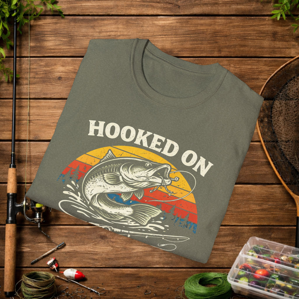 Hooked on Catfishing Shirt – Catfish Fishing T-Shirt – Retro Sunset Fisherman Tee – Funny Catfish Angler Gift