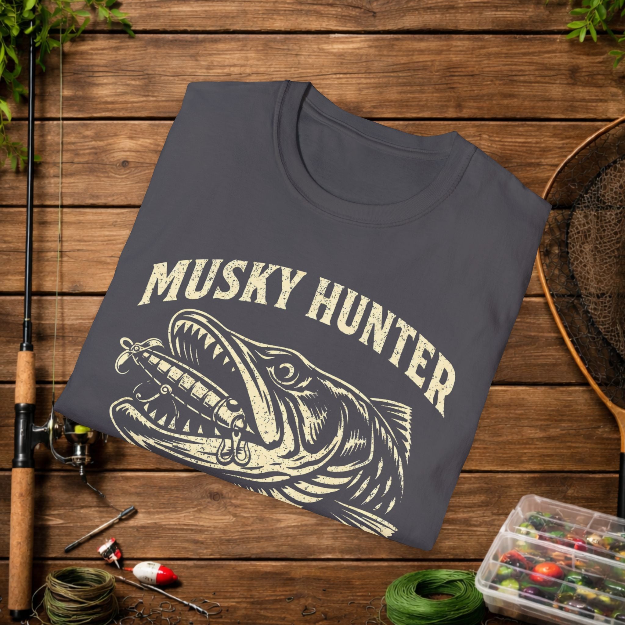 Musky Hunter Shirt – Muskellunge Fishing Tee – Esox Masquinongy – Vintage Fishing Apparel