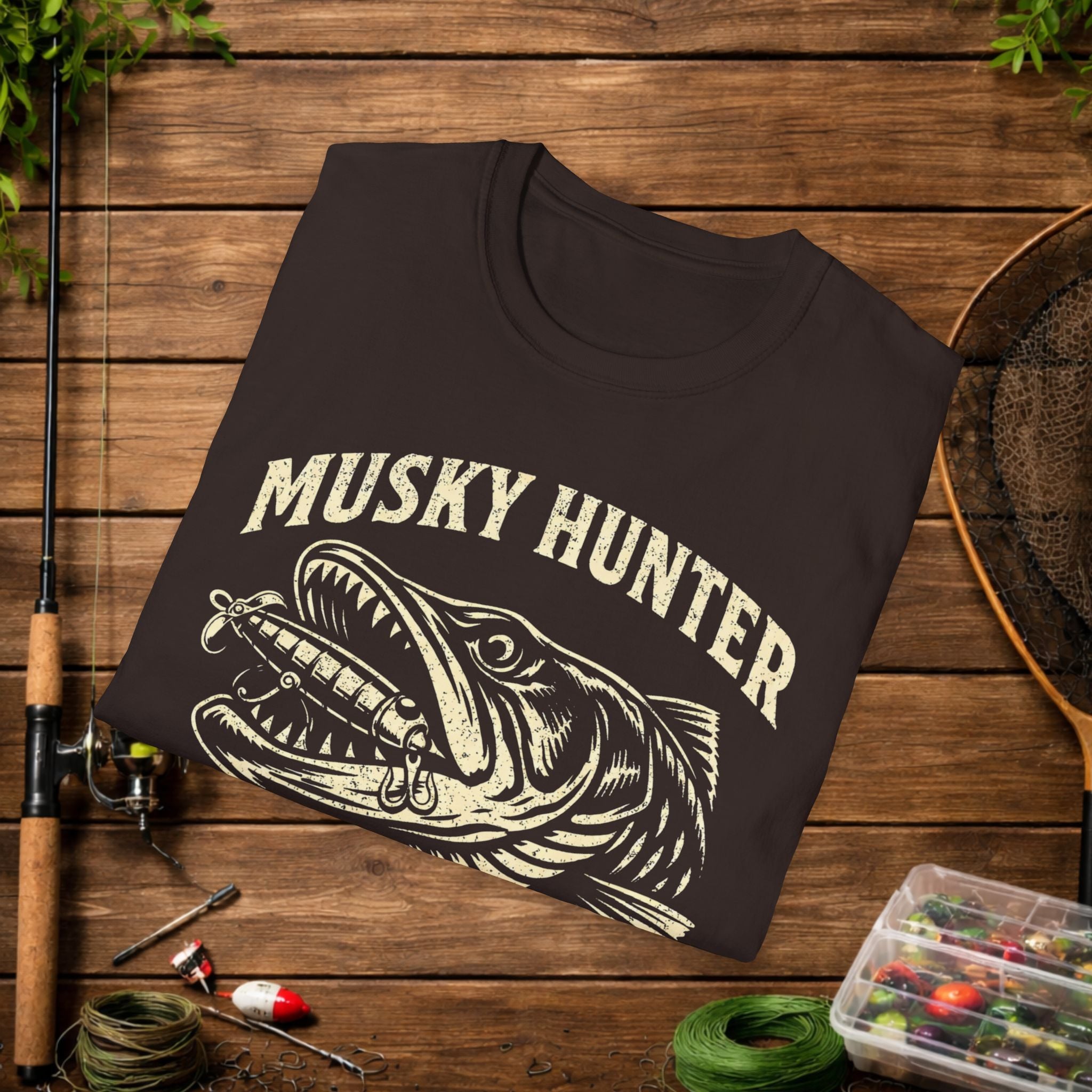 Musky Hunter Shirt – Muskellunge Fishing Tee – Esox Masquinongy – Vintage Fishing Apparel