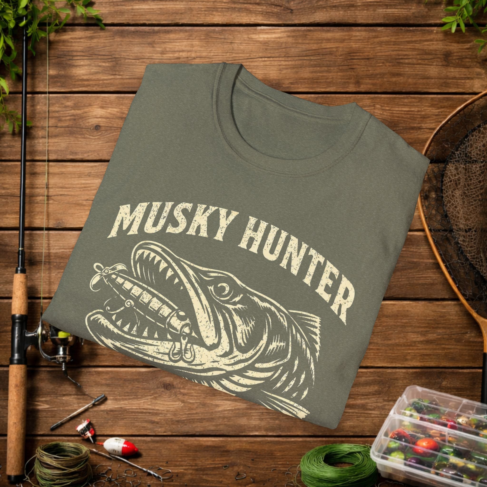 Musky Hunter Shirt – Muskellunge Fishing Tee – Esox Masquinongy – Vintage Fishing Apparel