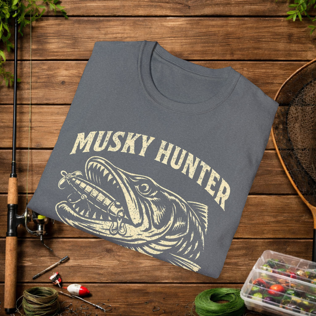 Musky Hunter Shirt – Muskellunge Fishing Tee – Esox Masquinongy – Vintage Fishing Apparel