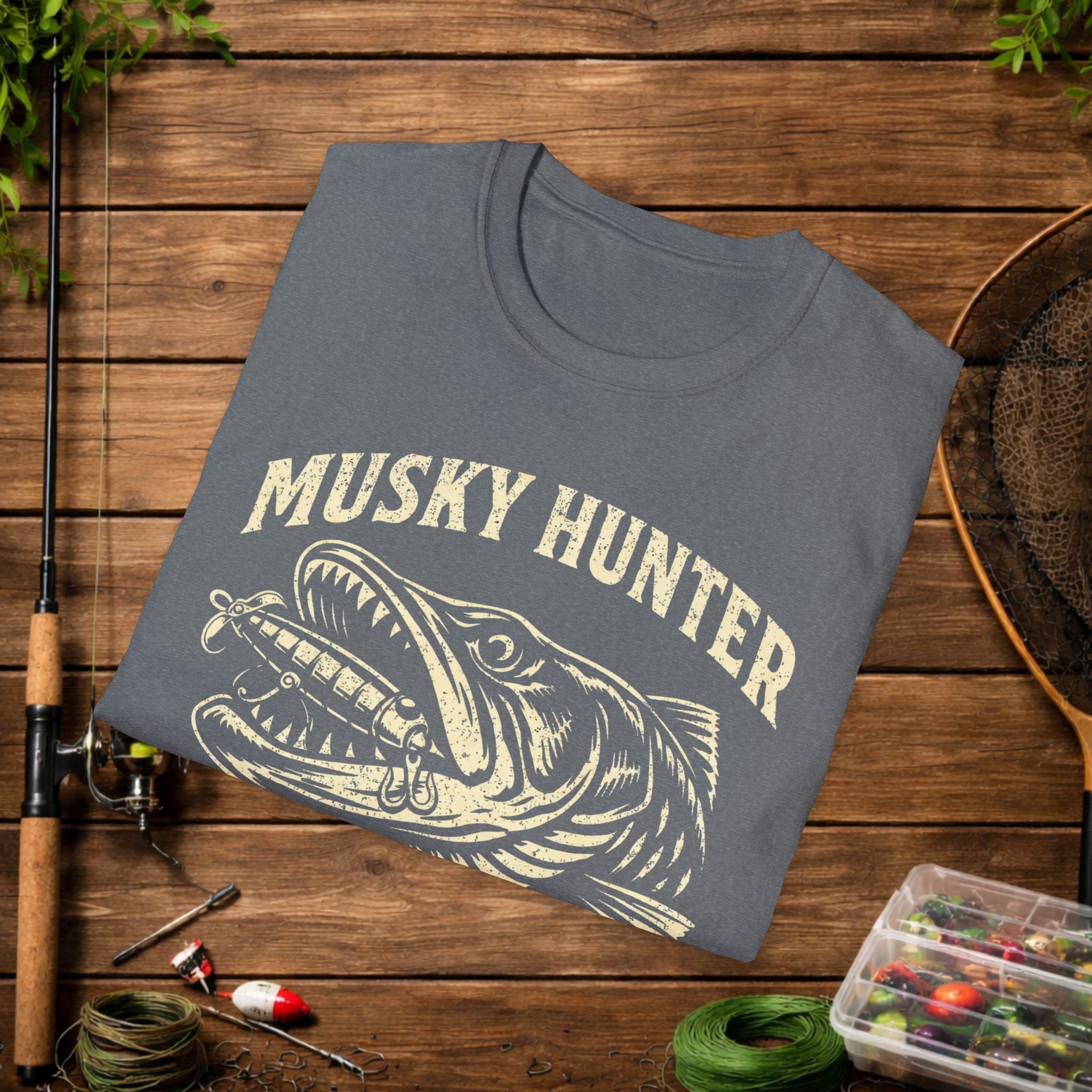 Musky Hunter Shirt – Muskellunge Fishing Tee – Esox Masquinongy – Vintage Fishing Apparel